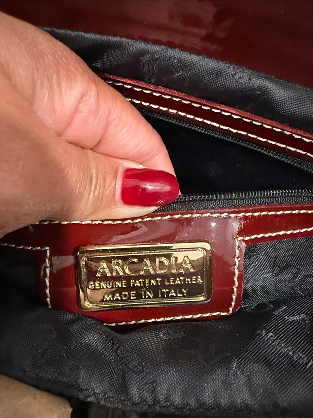Arcadia Burgundy Patent Leather Shoulder Bag with Gold Plaque - Picture 2 of 11